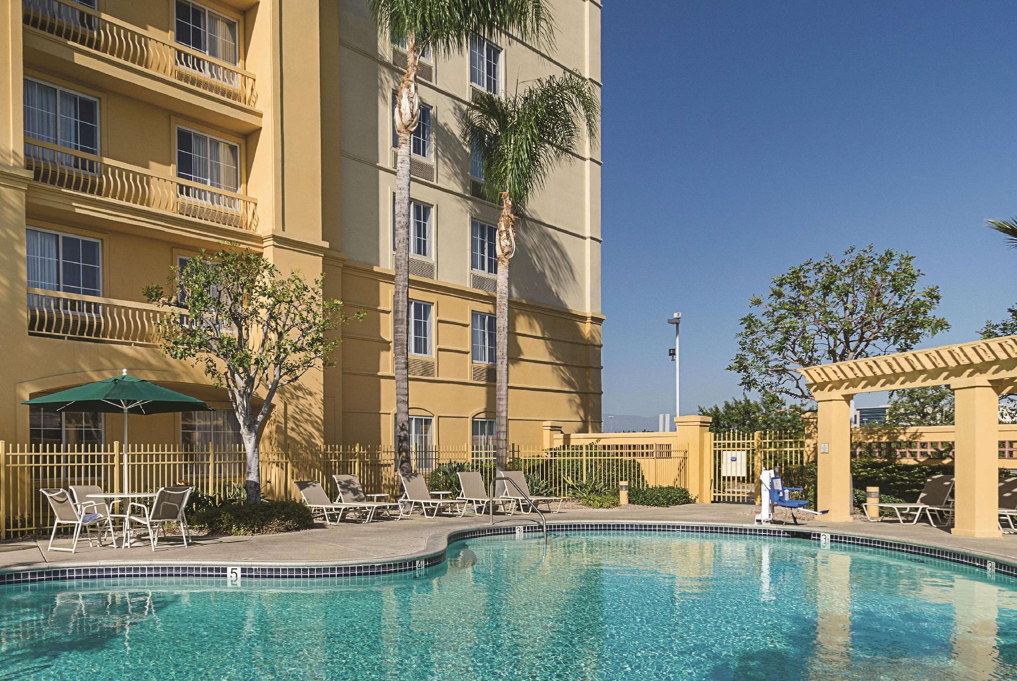 La Quinta Inn & Suites By Wyndham Ontario Airport מראה חיצוני תמונה