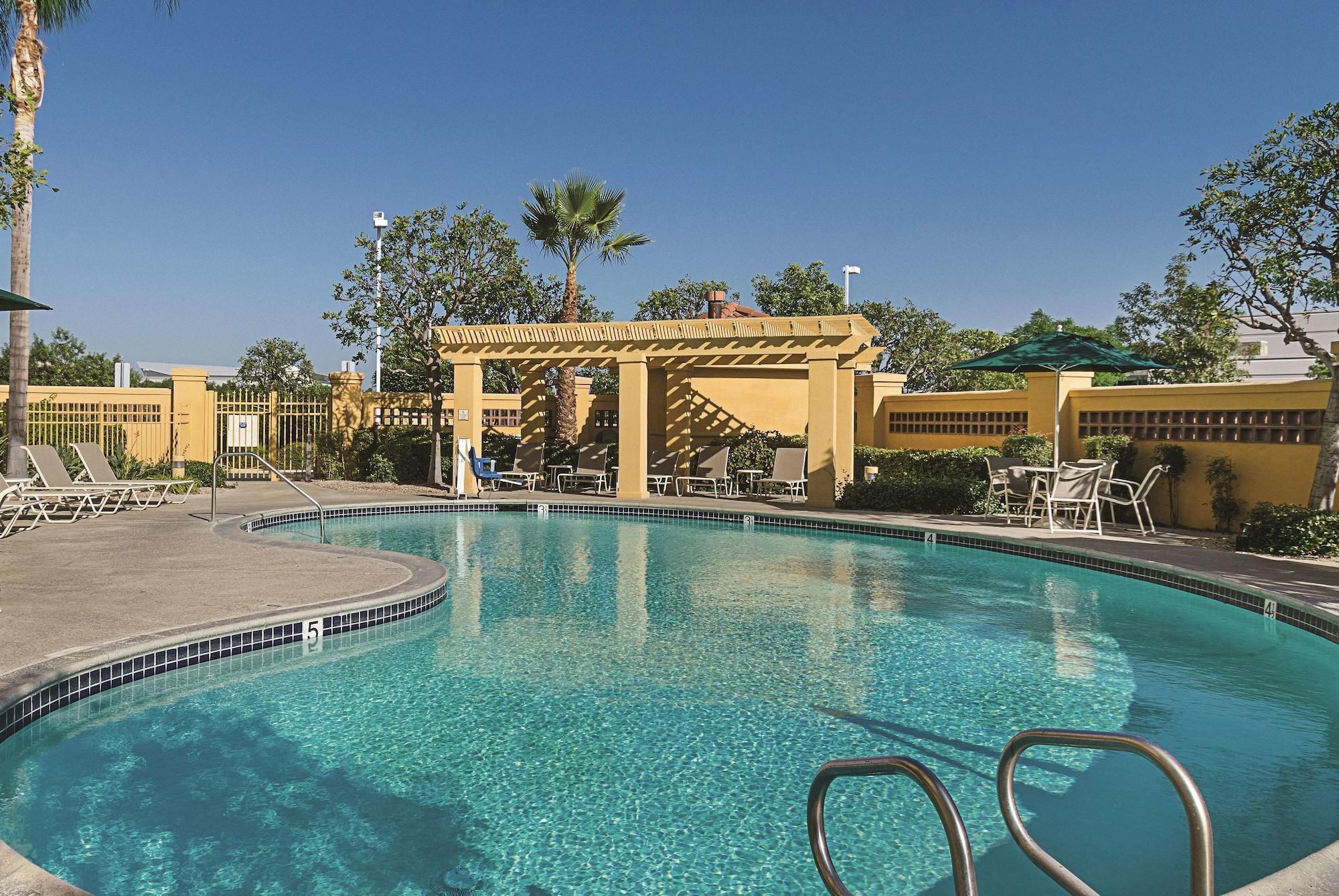 La Quinta Inn & Suites By Wyndham Ontario Airport מראה חיצוני תמונה
