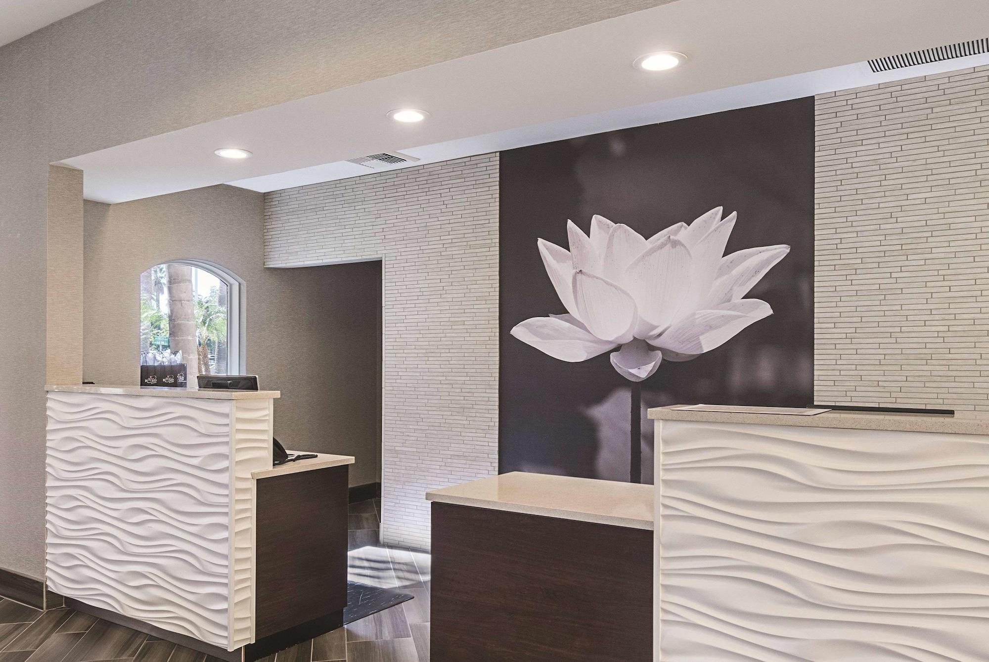La Quinta Inn & Suites By Wyndham Ontario Airport מראה חיצוני תמונה