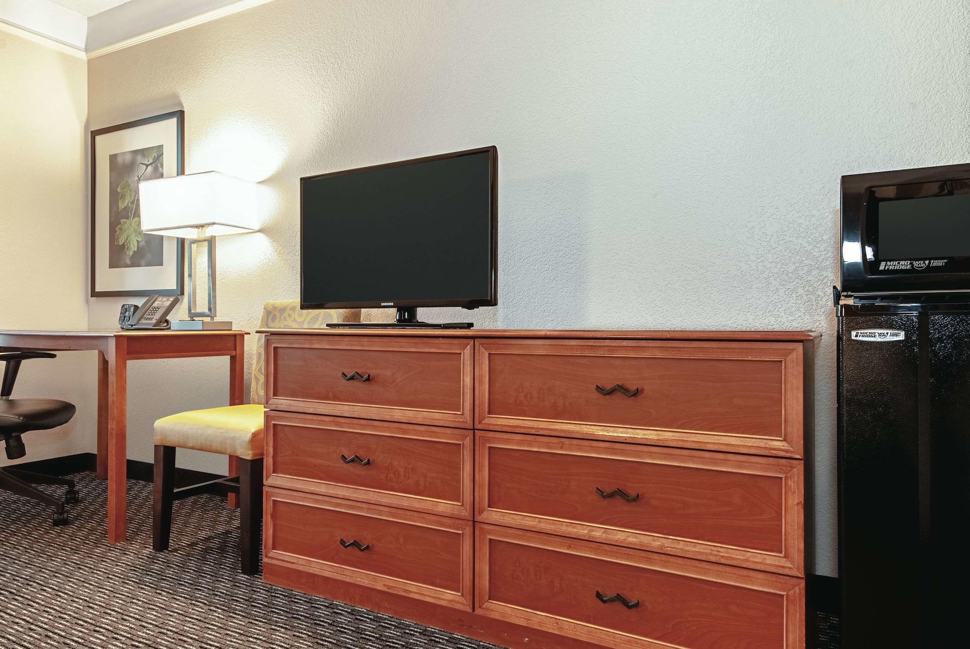 La Quinta Inn & Suites By Wyndham Ontario Airport מראה חיצוני תמונה